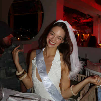 The Feather Veil - premium tulle w. feathered trim