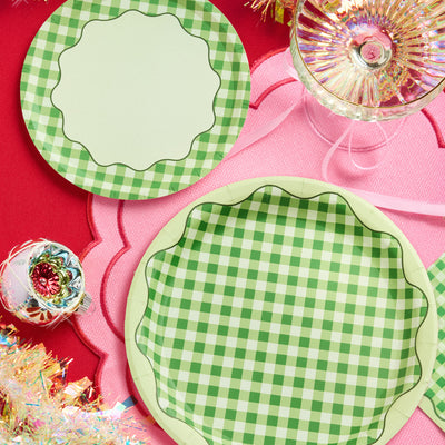 Christmas Cottage Plates Set - 32 paper plates, 2 sizes