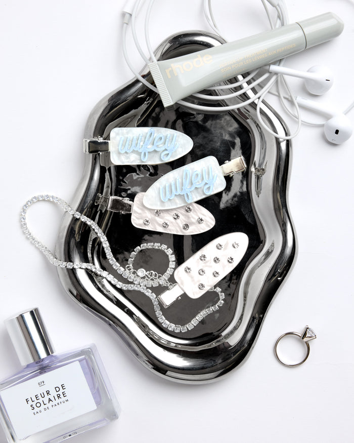 Wifey Beauty Clips - 4 pc acrylic hair clips