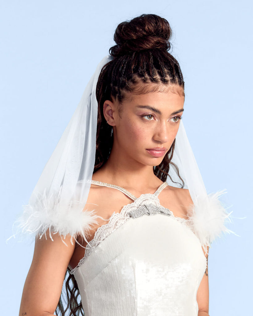 The Feather Veil - premium tulle w. feathered trim | xo, Fetti display picture 3